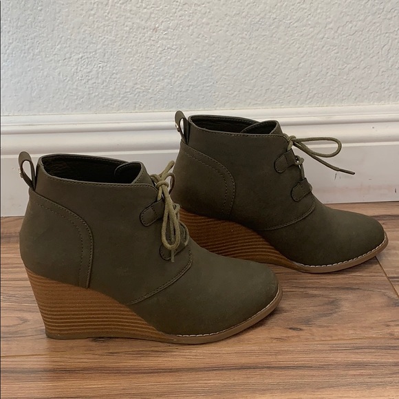 Nautica Forest Green Vaeda Wedge Lace-Up - Picture 3 of 6